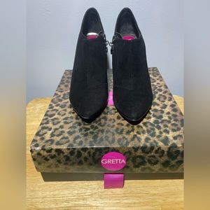 Gretta black leather heels size 8.5 with box
